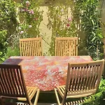 Au Rez-de-chaussee Avec Cour Fleurie, Centre Historique Du Croisic, A 900m - Fr-1-306-916