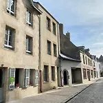 Au Rez-de-chaussee Avec Cour Fleurie, Centre Historique Du Croisic, A 900m - Fr-1-306-916 * ル・クロワジック