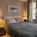 Au Rez-de-chaussee Avec Cour Fleurie, Centre Historique Du Croisic, A 900m - Fr-1-306-916 アパート *