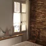 Au Rez-de-chaussee Avec Cour Fleurie, Centre Historique Du Croisic, A 900m - Fr-1-306-916