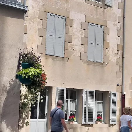 Au Rez-de-chaussee Avec Cour Fleurie, Centre Historique Du Croisic, A 900m - Fr-1-306-916 * ル・クロワジック