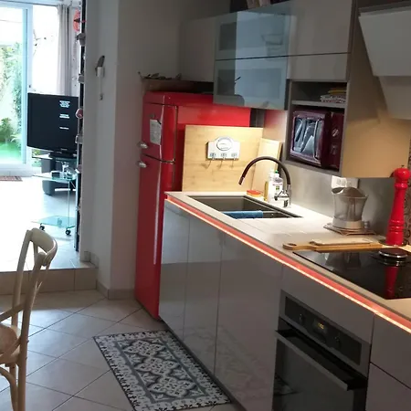 Au Rez-de-chaussee Avec Cour Fleurie, Centre Historique Du Croisic, A 900m - Fr-1-306-916 アパート *