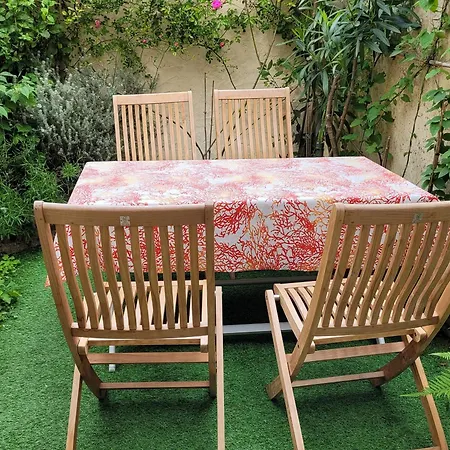 Au Rez-de-chaussee Avec Cour Fleurie, Centre Historique Du Croisic, A 900m - Fr-1-306-916 アパート