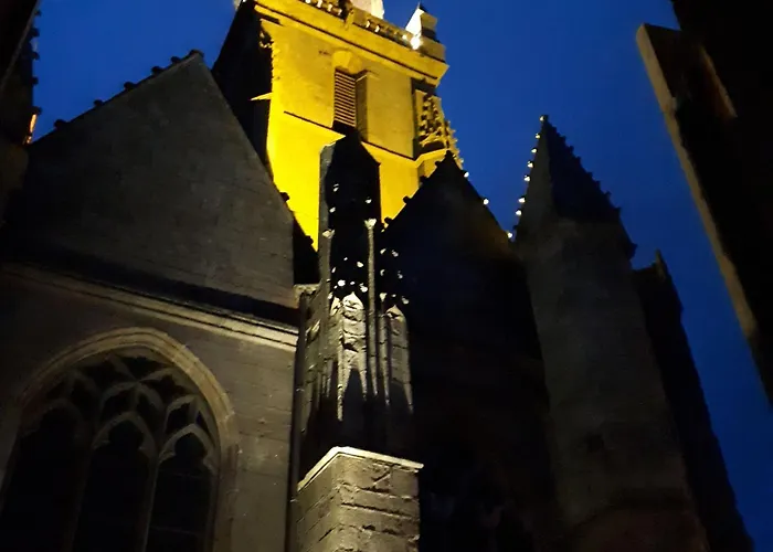 Au Rez-de-chaussee Avec Cour Fleurie, Centre Historique Du Croisic, A 900m - Fr-1-306-916 Apartment *