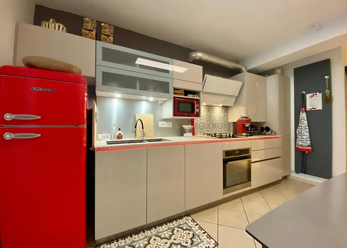 Au Rez-de-chaussee Avec Cour Fleurie, Centre Historique Du Croisic, A 900m - Fr-1-306-916 Apartment