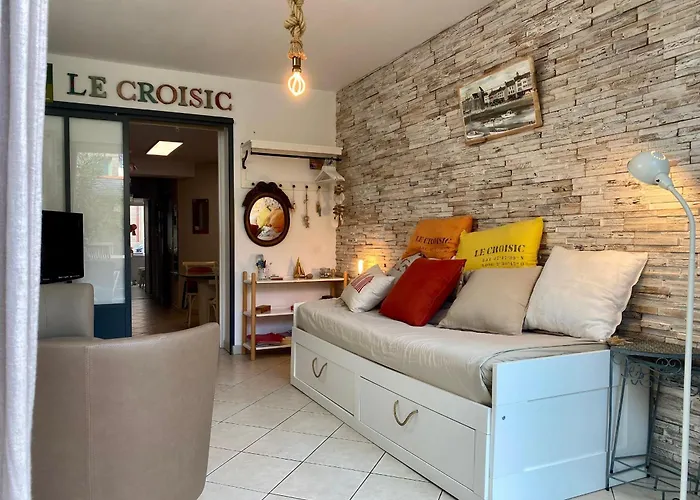 Au Rez-de-chaussee Avec Cour Fleurie, Centre Historique Du Croisic, A 900m - Fr-1-306-916 Le Croisic