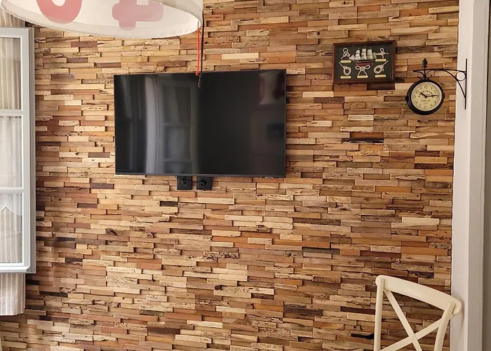 Au Rez-de-chaussee Avec Cour Fleurie, Centre Historique Du Croisic, A 900m - Fr-1-306-916